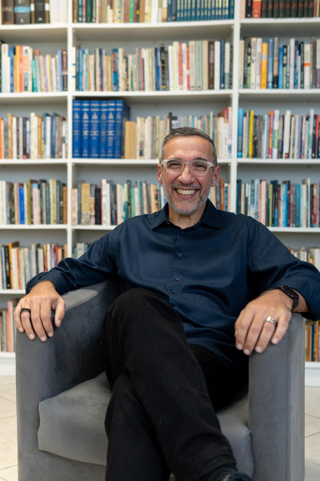 Retrato de Guilherme Gimenez na biblioteca
